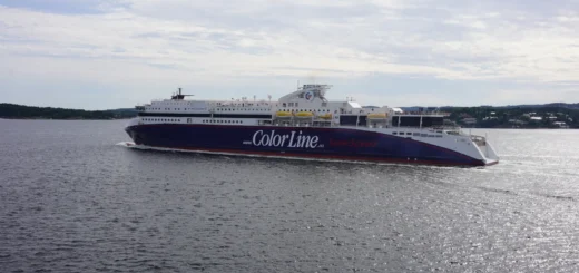 Die Color Line Fähre SuperSpeed 1 im Hafen Kristiansand bei der Abfahrt nach Hirtshals.