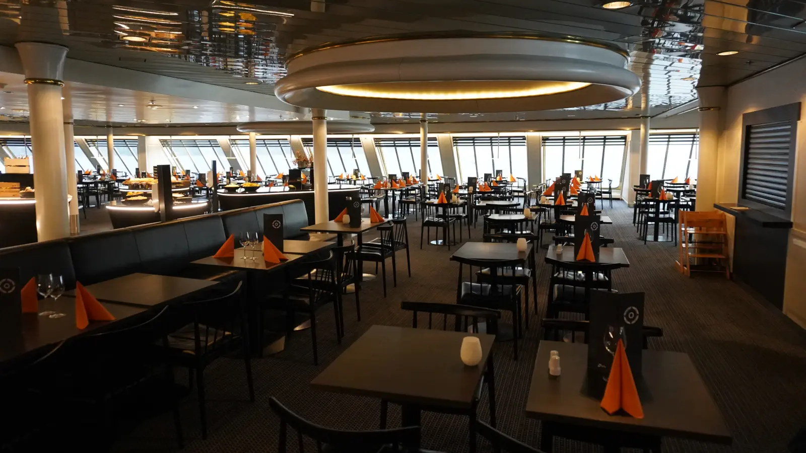 Blick in des Buffet-Restaurant auf der DFDS Fähre Crown Seaways.