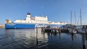 Finnlines Fähre Finntrader beim Einlaufen in den Hafen von Travemünde.