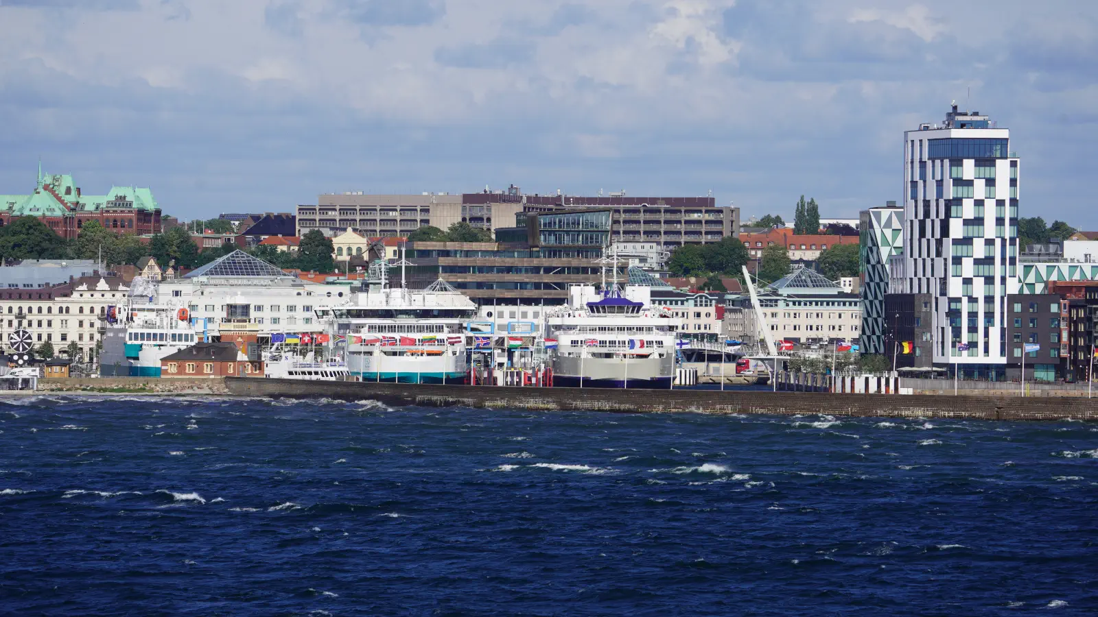 Fährhafen Helsingborg mit den Fährschiffen Aurora und Tycho Brahe.
