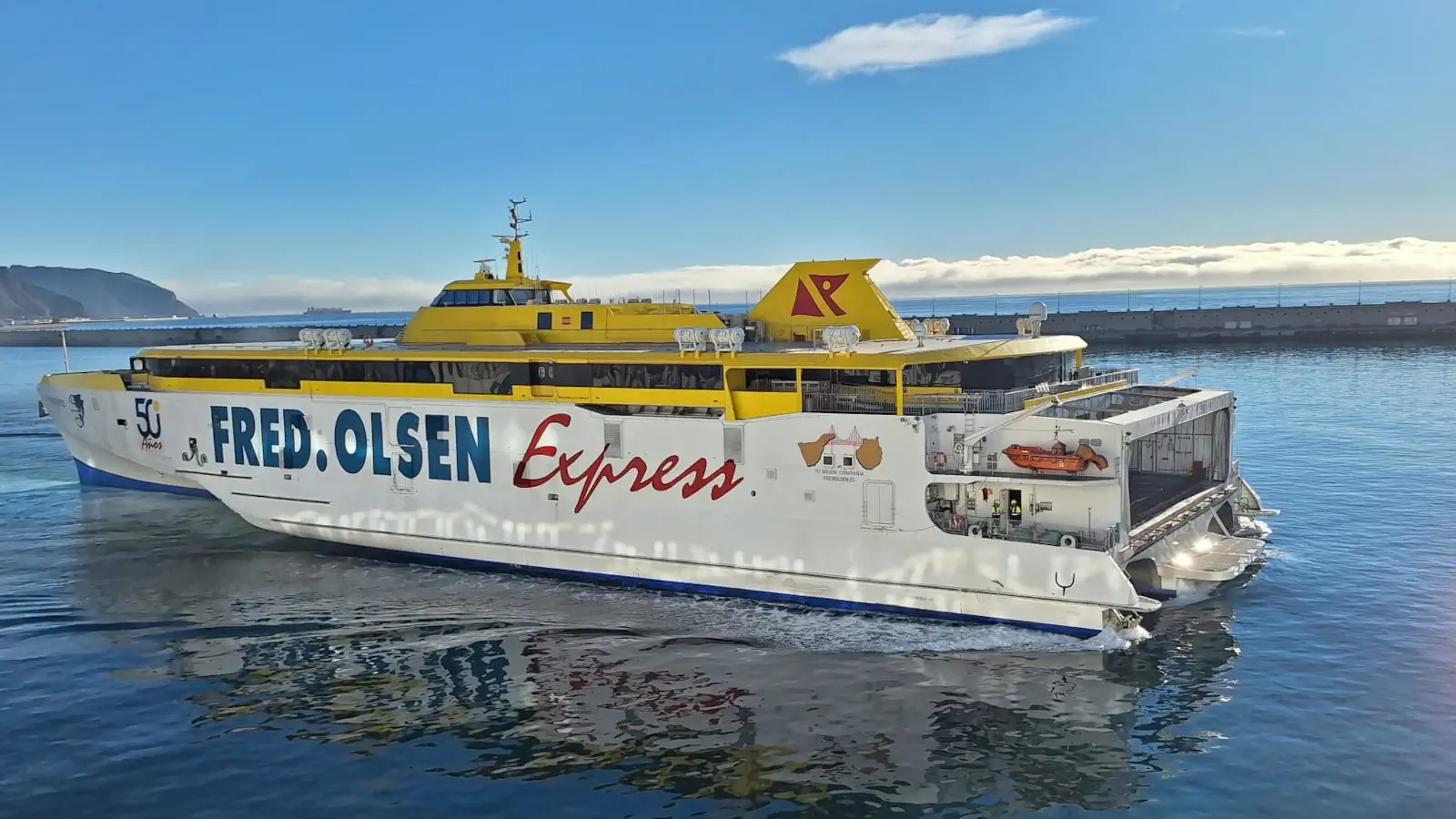 Fred. Olsen Express Fähre Bajamar Express im Hafen von Santa Cruz de Teneriffa.