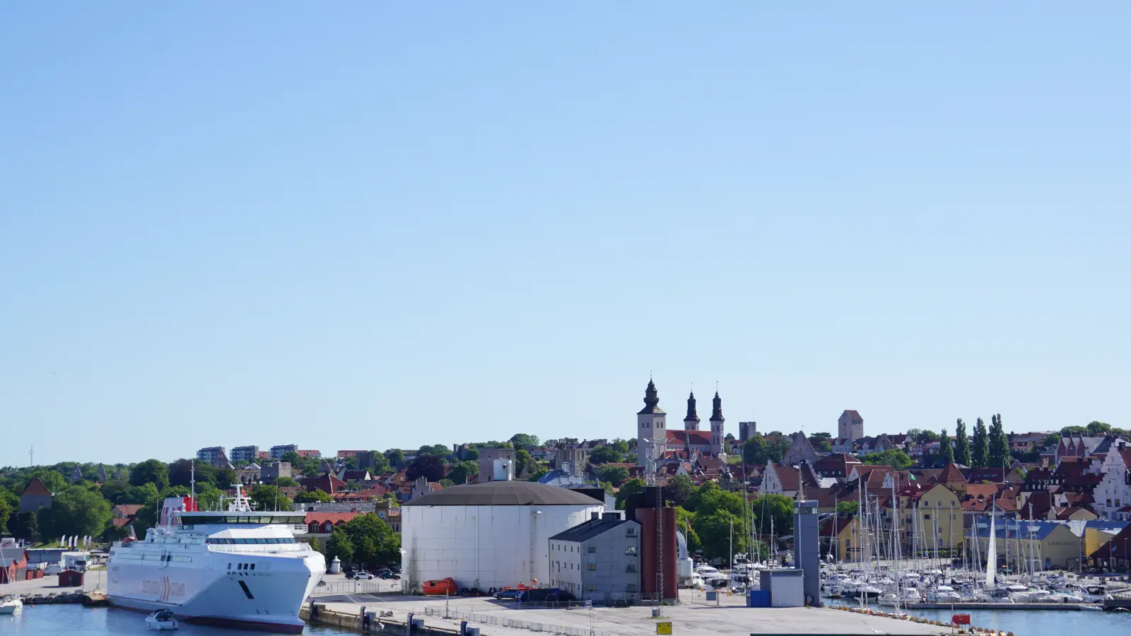 Blick über den Hafen von Visby.