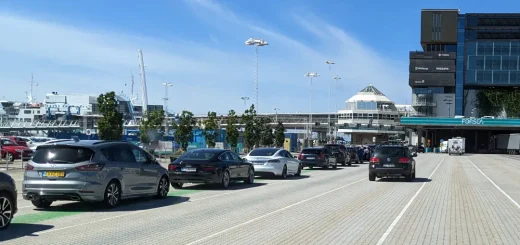 Mit dem Elektroauto ohne Probleme auf die Fähre fahren.