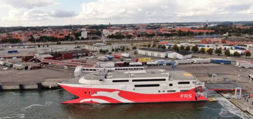 FRS Baltic Fähre Skane Jet im Hafen von Ystad in Südschweden.